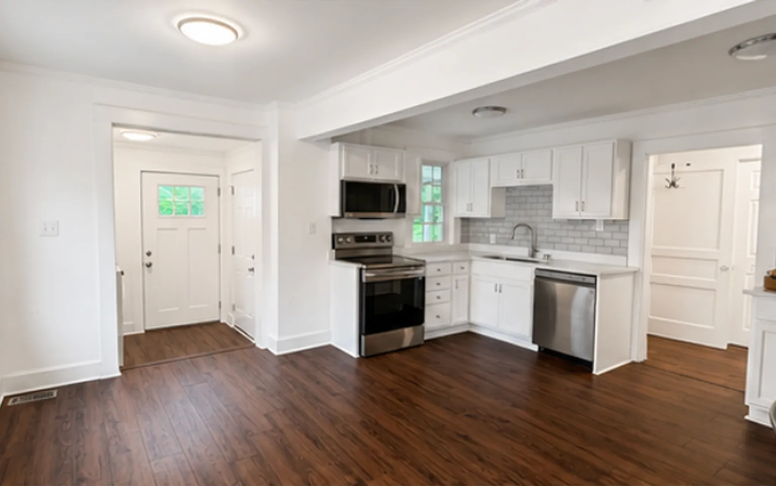 Charming Greenville Home — Photo 4