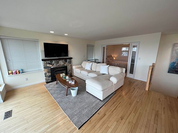 3rd image of 14748 Upper Roper Ave
