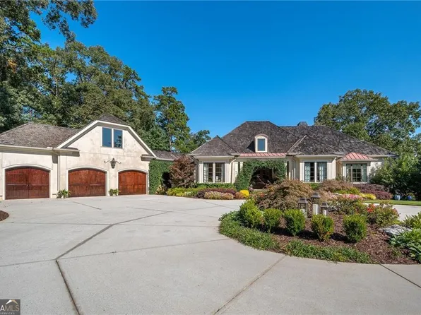 235 Normandy Cir, Gainesville, GA 30506