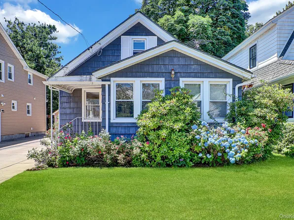 100 Irving Avenue, Floral Park, NY 11001