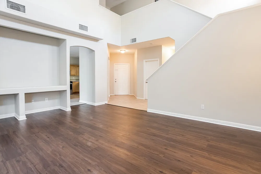 4 bed, 2.5 bath, 1684 sqft, $2,310 — Photo 4