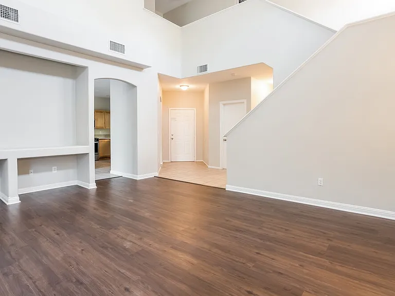 4933 Royal Lake Ave — Photo 4