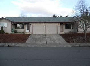 301 S 70th Pl, Springfield, OR 97478