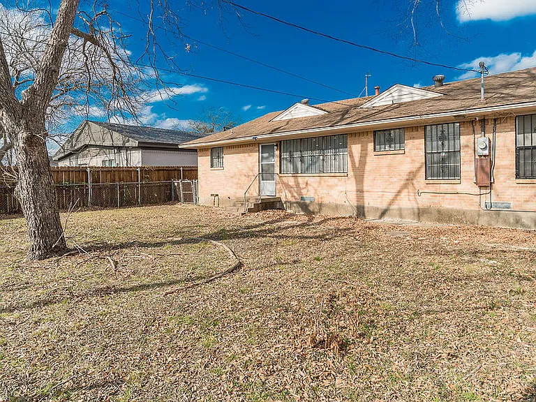 1246 Brookmere Dr — Photo 24