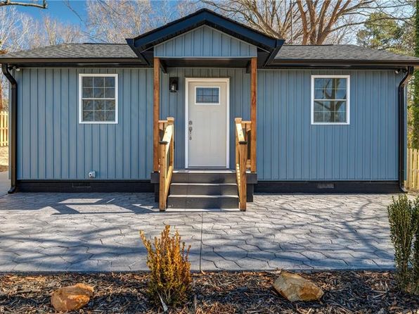 1102 Willard St, Greensboro, NC 27405