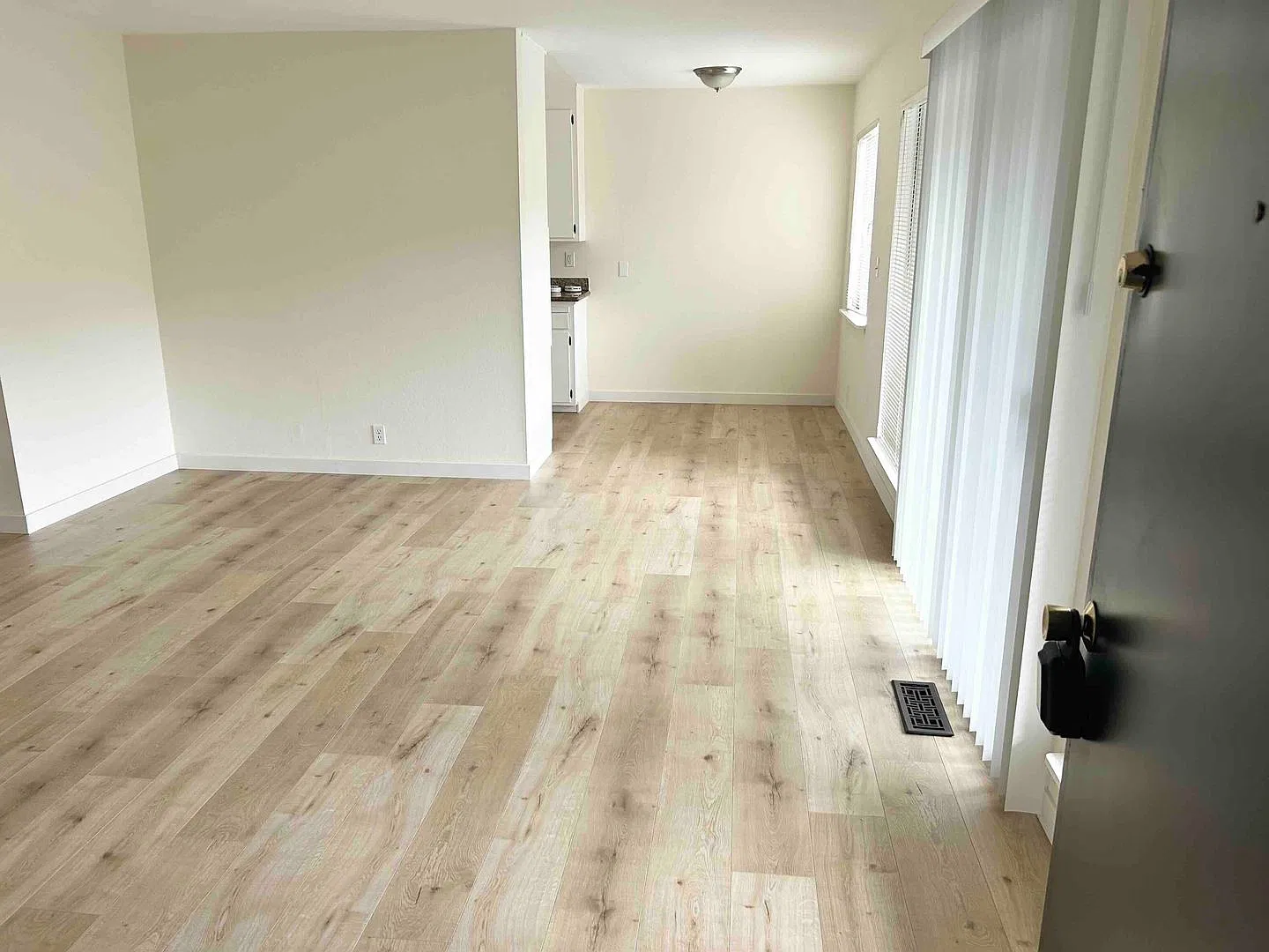 Sunlit 2bd/1ba W/ Private Balcony! New Flooring! Assigned Parking! Progressive — Photo 1