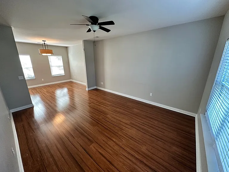 408 Cunningham Ln — Photo 3