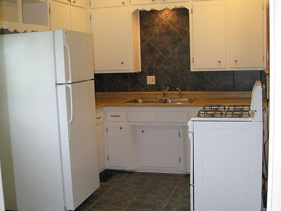 5th image of 3915 SE 10th St