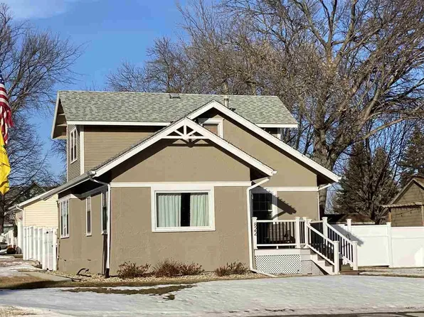 822 NW 2nd St, Madison, SD 57042