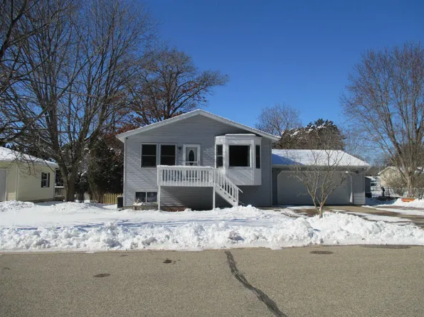 51 Fern Dr, Montello, WI 53949