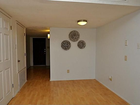 5th image of 828 Cambridge Dr