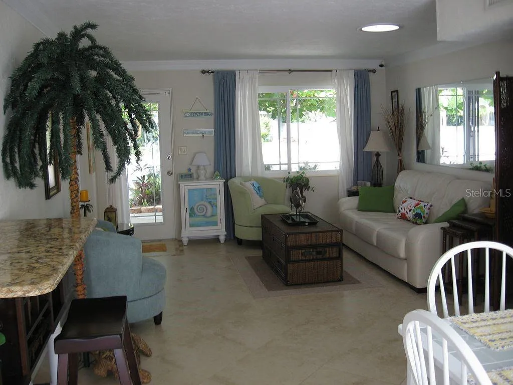 2 bed, 1.5 bath, 1100 sqft, $3,800 — Photo 3
