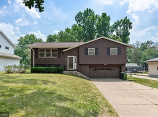 948 Island Lake Ave, Shoreview, MN 55126