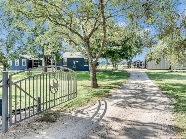 69 County Road 360, La Vernia, TX 78121