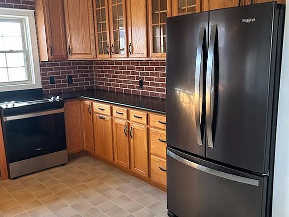 5th image of 118 E Fleming Ave