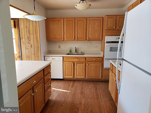 3rd image of 7601 Gaylord Dr