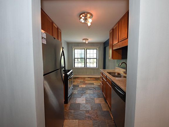 3rd image of 3215 Pillsbury Ave #105