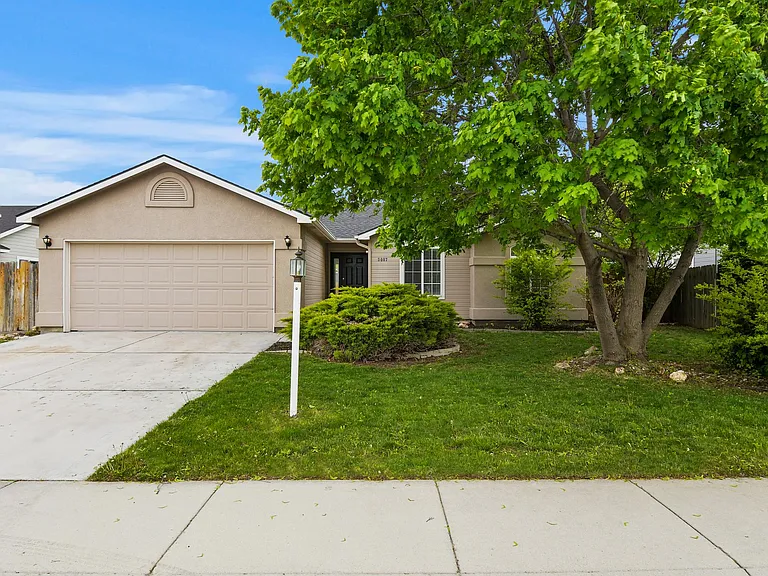 3007 Manchester Dr — Photo 1