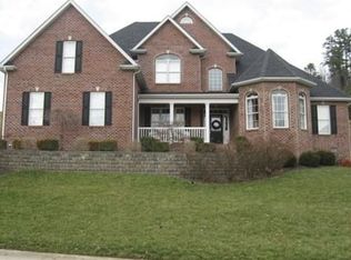 1056 Crestmont Rd, Hurricane, WV 25526