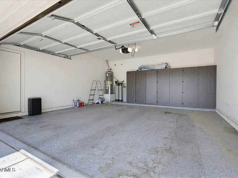 2246 E Fraktur Rd — Photo 23