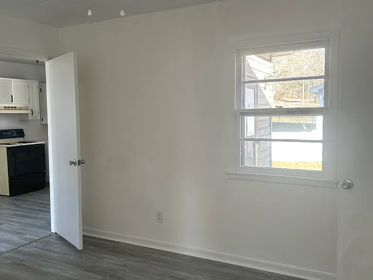 403 Ponroy St — Photo 9