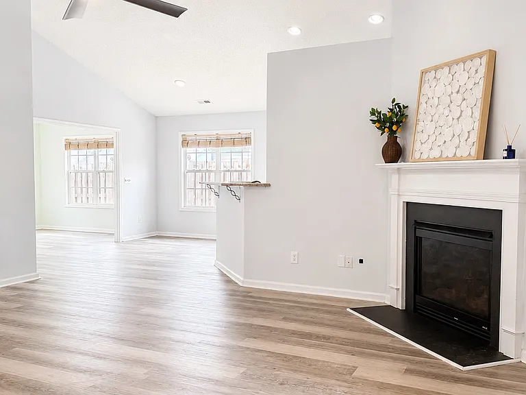 605 Whittle Ct — Photo 3
