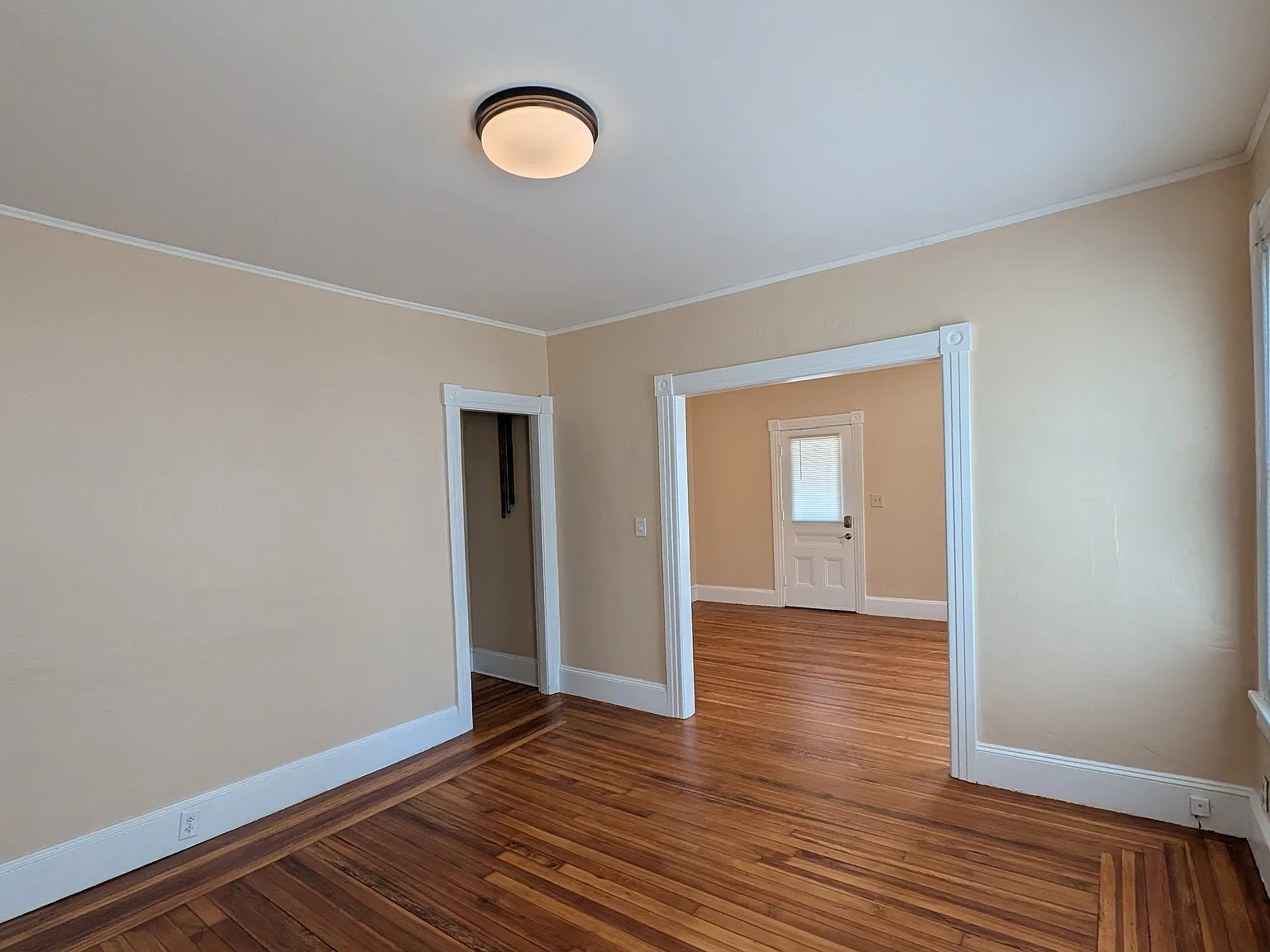 5 bed, 1254 sqft, $2,400 — Photo 4