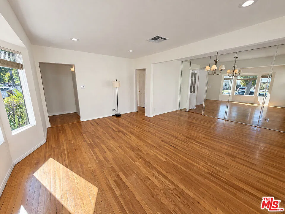 5 bed, 2.0 bath, 1646 sqft, $5,800 — Photo 3