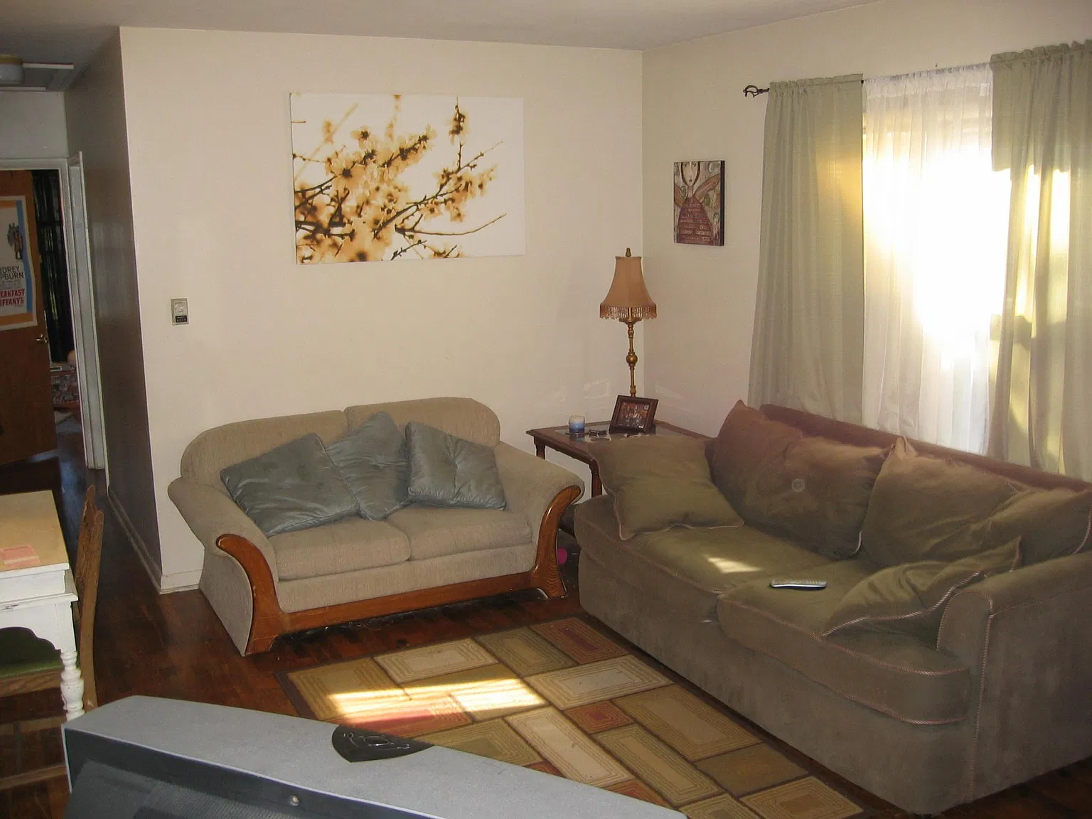 4 bed, 912 sqft, $2,450 — Photo 2