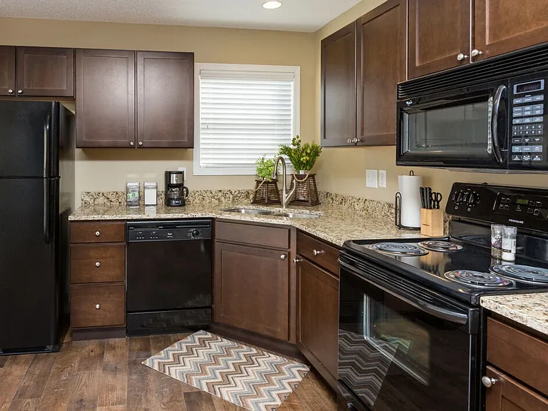 Ashworth Pointe & Foxboro Townhomes — Photo 3