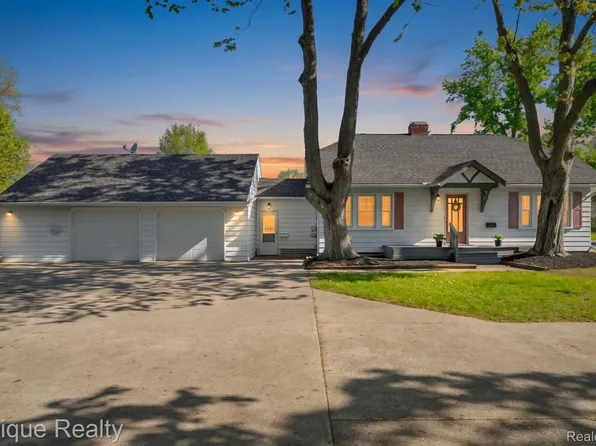 3363 Meinrad Dr, Waterford, MI 48329