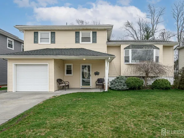 20 Hollywood Dr, Woodbridge, NJ 07095