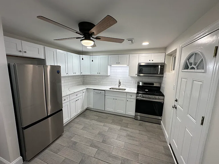 4725 Shamrock Ave — Photo 15