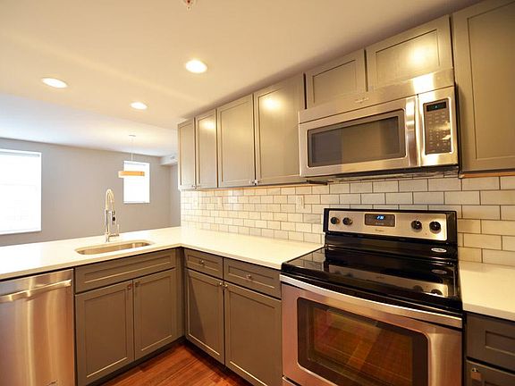 3rd image of 1115 Pine St
