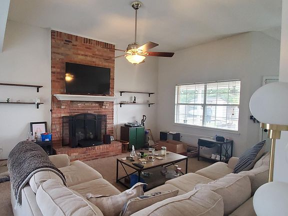 3rd image of 15113 Rosewood St