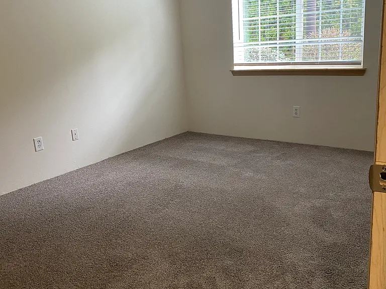 Westbury Commons — Photo 16