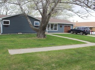 607 S 8th St, Onida, SD 57564