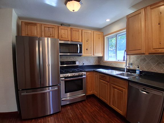 2nd image of 435 Mount Ave