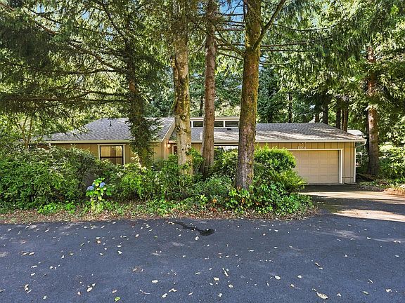 3rd image of 194 SW The Pines Dr