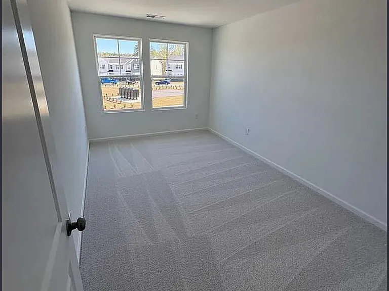 445 Venetian Dr — Photo 12