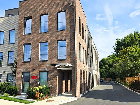 4th image of 325 University Ave W #112