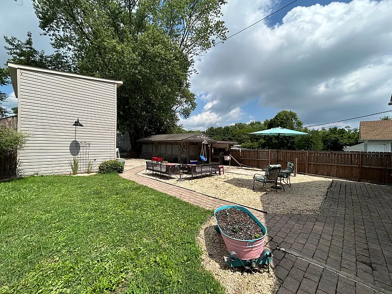 148 Post Rd — Photo 24