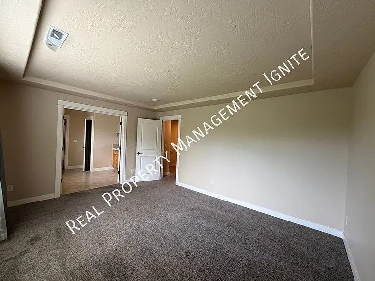 3050 NW 17th St — Photo 14