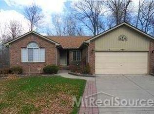 466 River Ridge Dr, Waterford, MI 48327