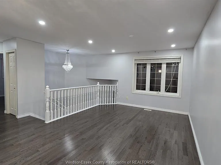 1059 Silverdale Dr #MAIN — Photo 3