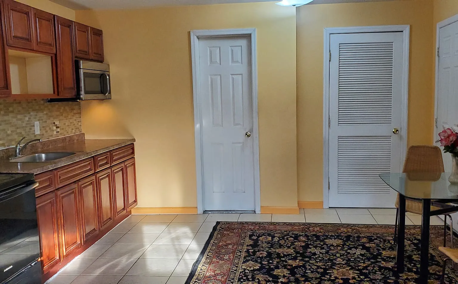 2 bed, 700 sqft, $1,800 — Photo 1