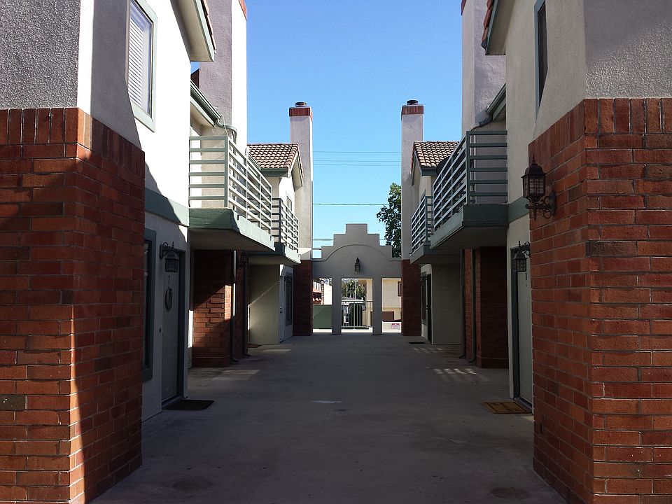 2nd image of 222 W Dexter St APT 6