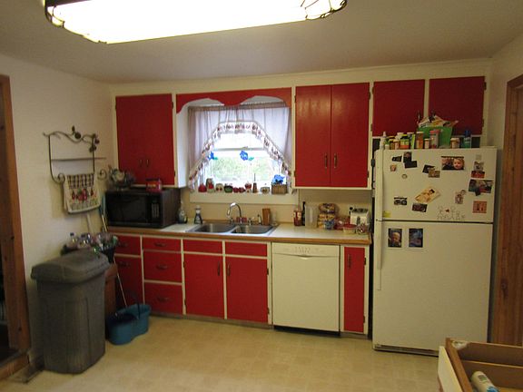 4th image of 1045 Dvincent St