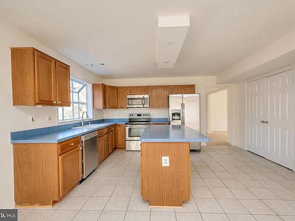 2nd image of 46 Willow Glen Ct