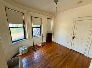 519 Park Dr APT 4A, Boston, MA 02215
